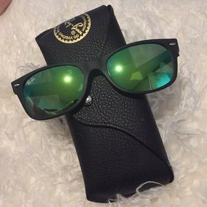 Unisex Rayban mirrored sunglasses